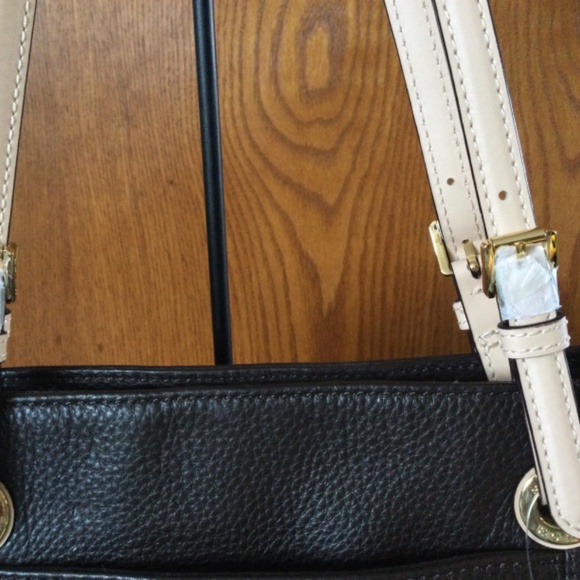 🔥Michael Kors Handbag🔥 - Picture 6 of 8